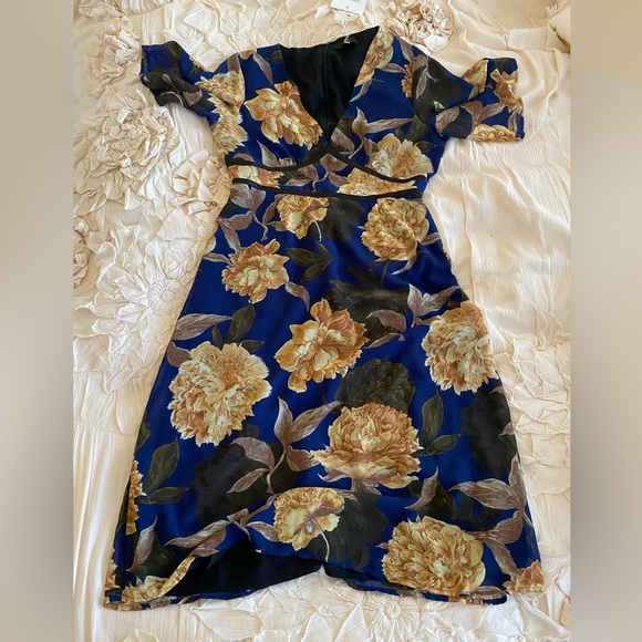 ASOS Blue and Yellow flower Dress, flutter sleeve - Picture 5 of 11